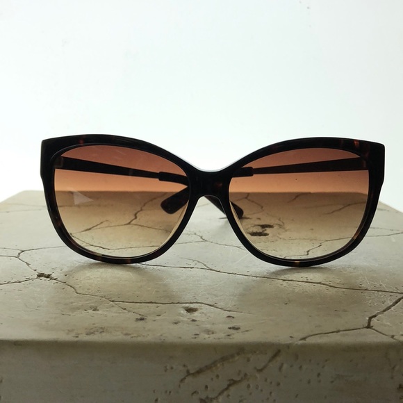 Oscar DeLa Renta Cat Eye Tortoise Shell Frame Gold Thin Arm Tan Tint - Picture 2 of 8